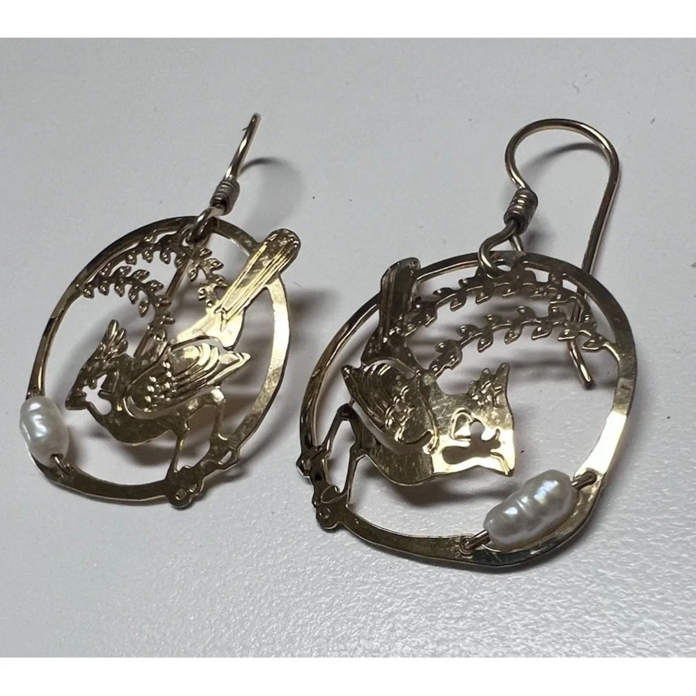 Wild Bryde Vintage Chickadee Bird Filigree Dangle Earrings Gold Tone Pearl Sign